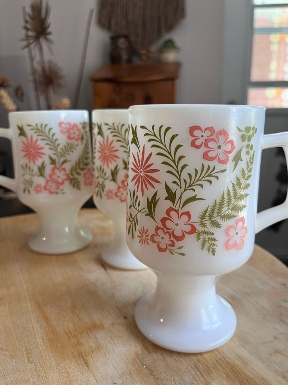 Set of 4 Vintage Anchor Hocking Fire-King Primrose Milk Glass Mugs - Picture 3 of 14